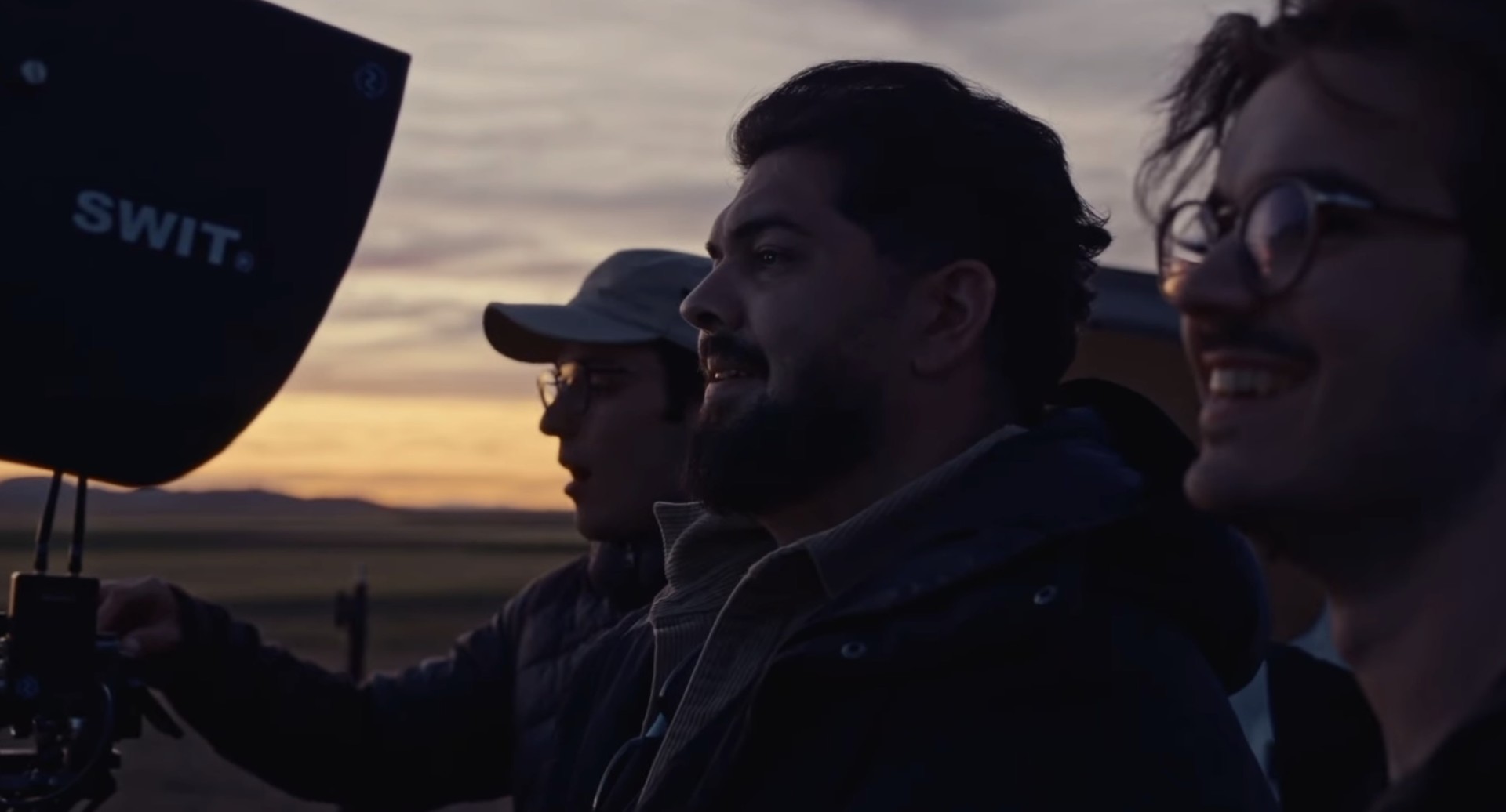 Ramón Hernández durante un rodaje al atardecer
