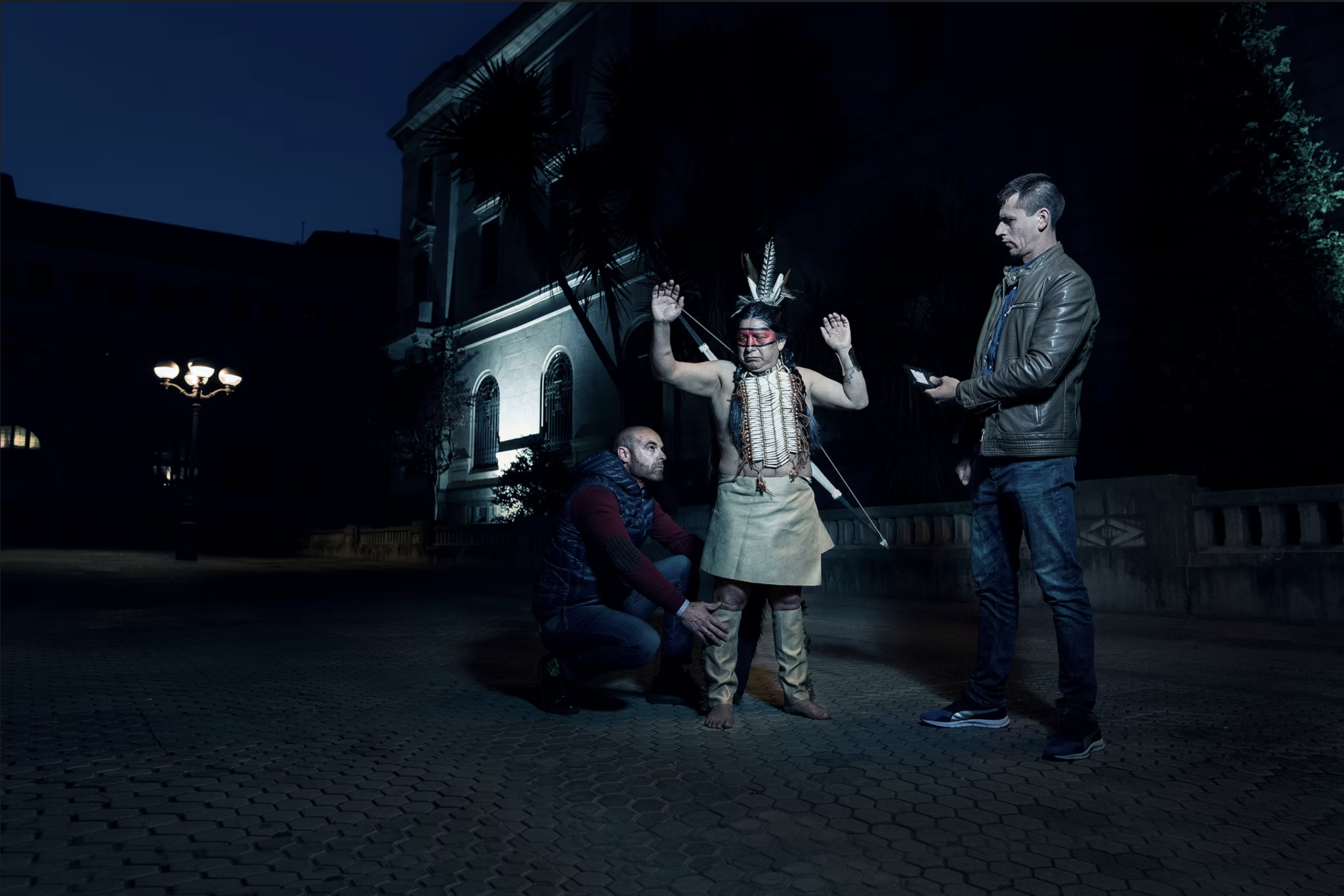 Escena nocturna con César González Farinango